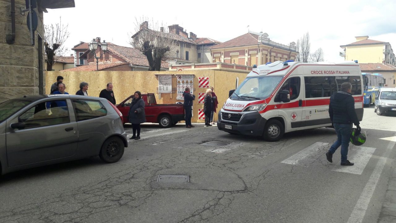 Pedone investito nel tamponamento