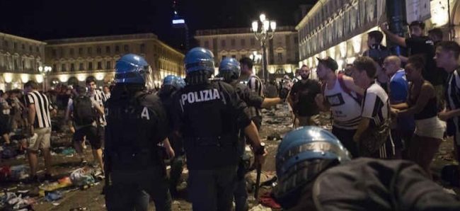 Disordini piazza San Carlo: 8 ragazzi accusati