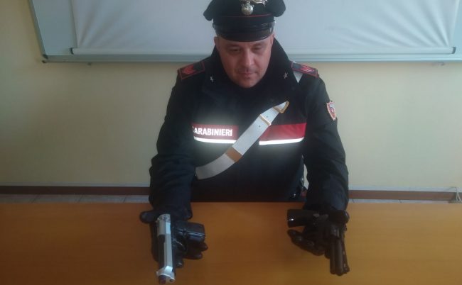 Spara ai carabinieri per farsi uccidere