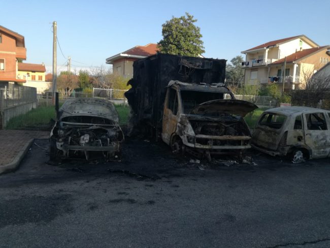 Incendio auto a Ciriè