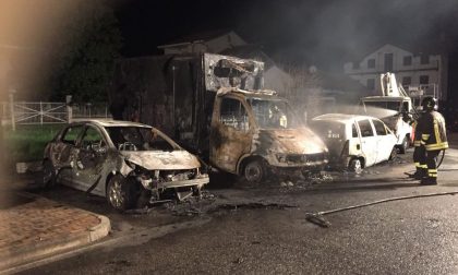 Incendio auto a Ciriè, 4 mezzi a fuoco nella notte