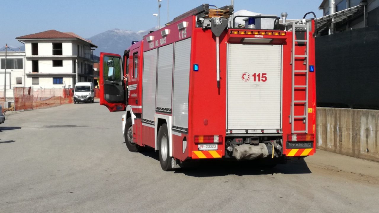 Morte sul lavoro a Salassa, un uomo rimane schiacciato