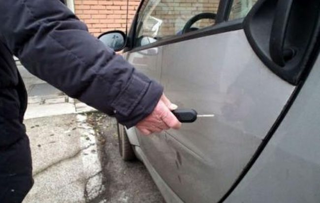 Balangero, auto rigate nel parcheggio