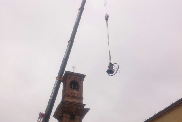 Rimosse le campane della parrocchia a Leini