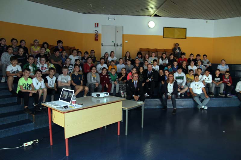 Studenti a lezione di educazione stradale