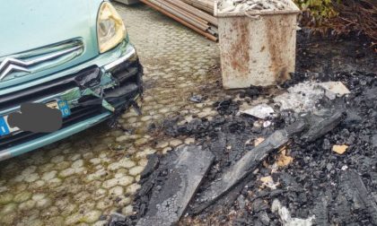 Data alle fiamme siepe auto danneggiata