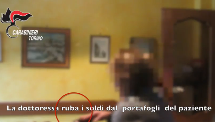 Medico di famiglia ruba a casa dei pazienti