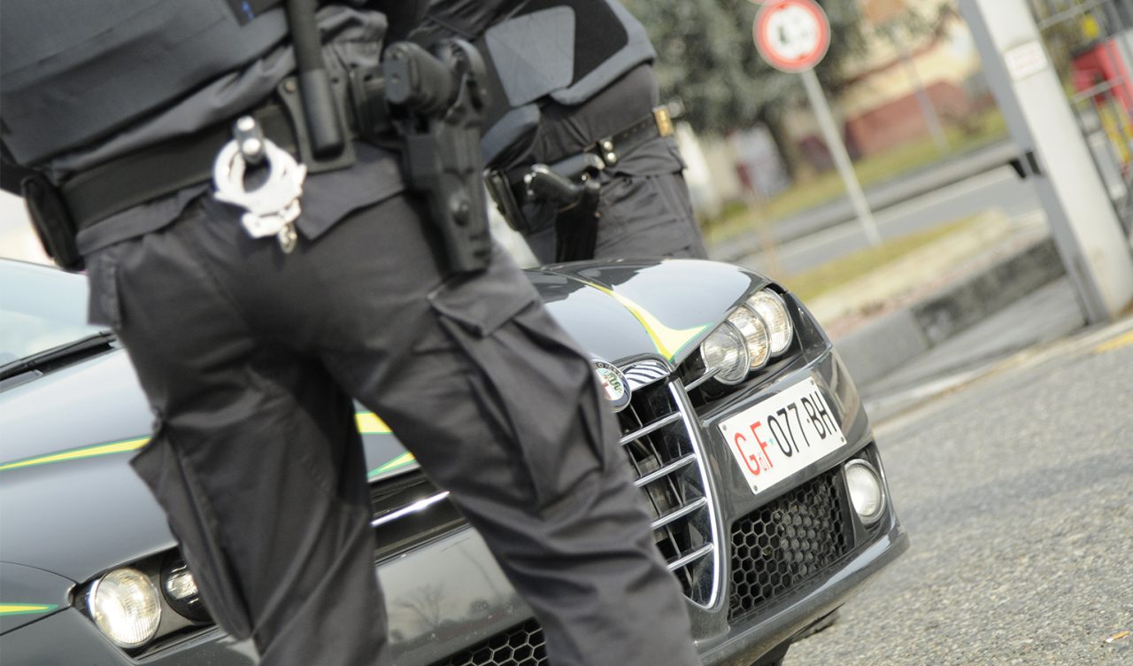 Mannaia in auto, fermato venticinquenne torinese