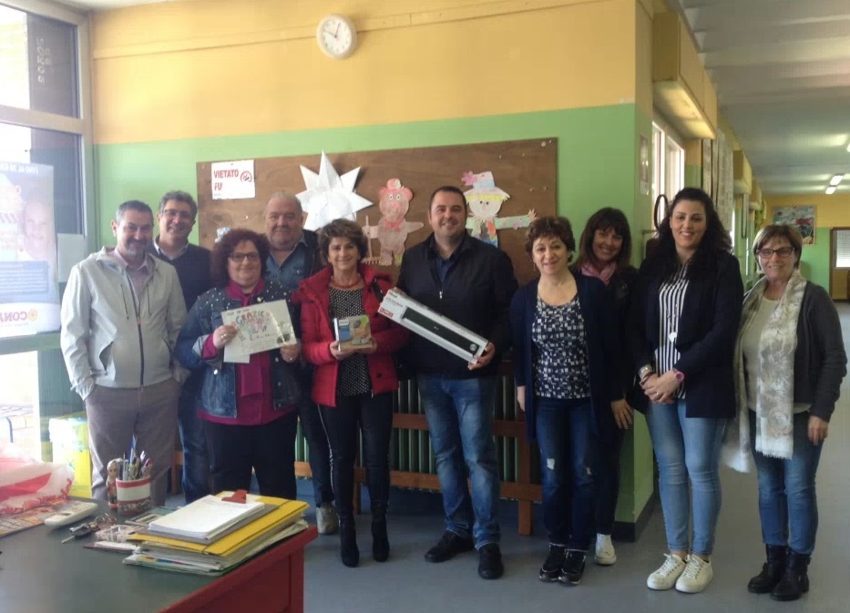 Pro loco Lombardore donati i videoproiettori alla scuola