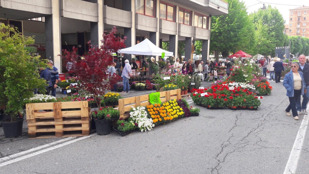 Florarte 2018 a Cuorgnè batte la pioggia e si prepara a far tappa a Rivarolo