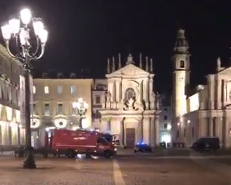 Allarme bomba in piazza San Carlo a Torino
