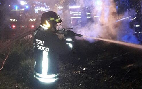 Si incendia lavatrice cascina a fuoco