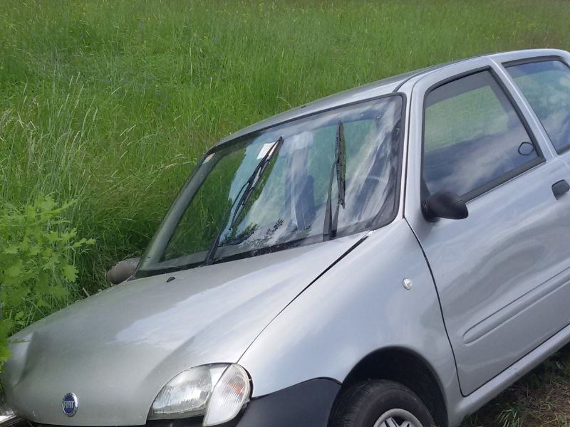 Va a fare spesa finisce fuori strada