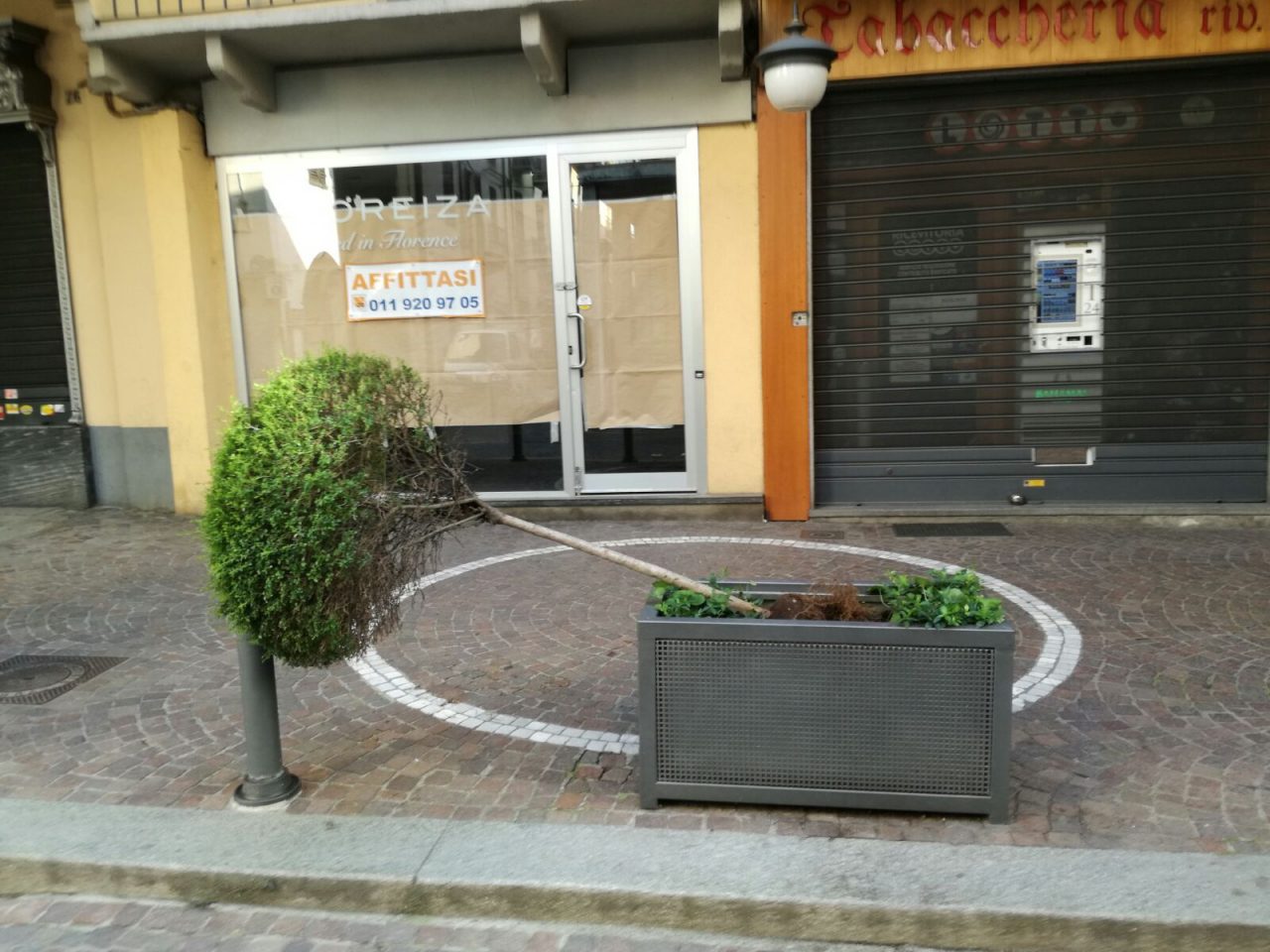 Atti vandalici nel centro di Ciriè