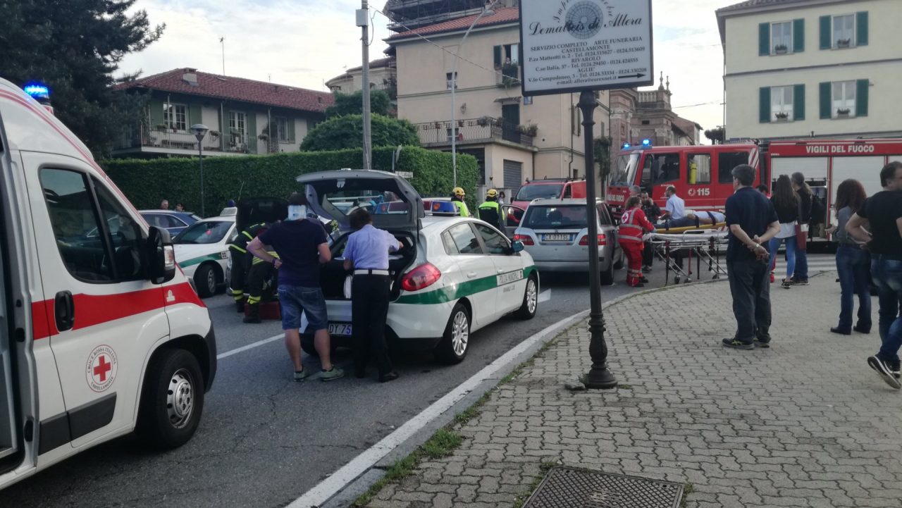 Due auto si scontrano a Rivarolo feriti i conducenti