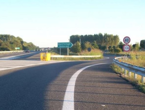 Gomma bucata per derubare gli automobilisti: individuati i responsabili