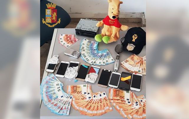 Droga nel peluche di Winnie Pooh, arrestato 31enne