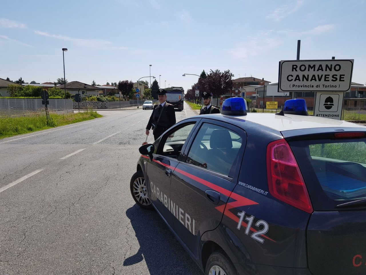 Truffa specchietto smascherata dai carabinieri (VIDEO)