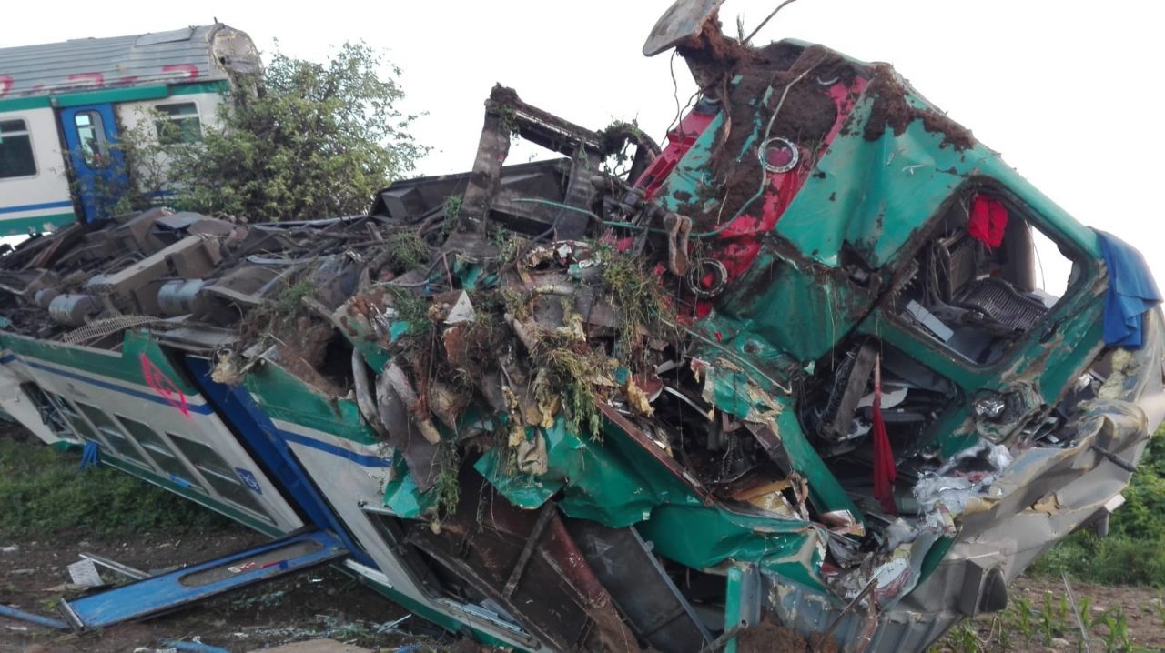 Disastro ferroviario Torino Aosta dopo i morti via i passaggi a livello