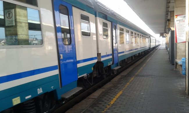 Padre blocca treno perchè non vuole che la figlia vada a Torino