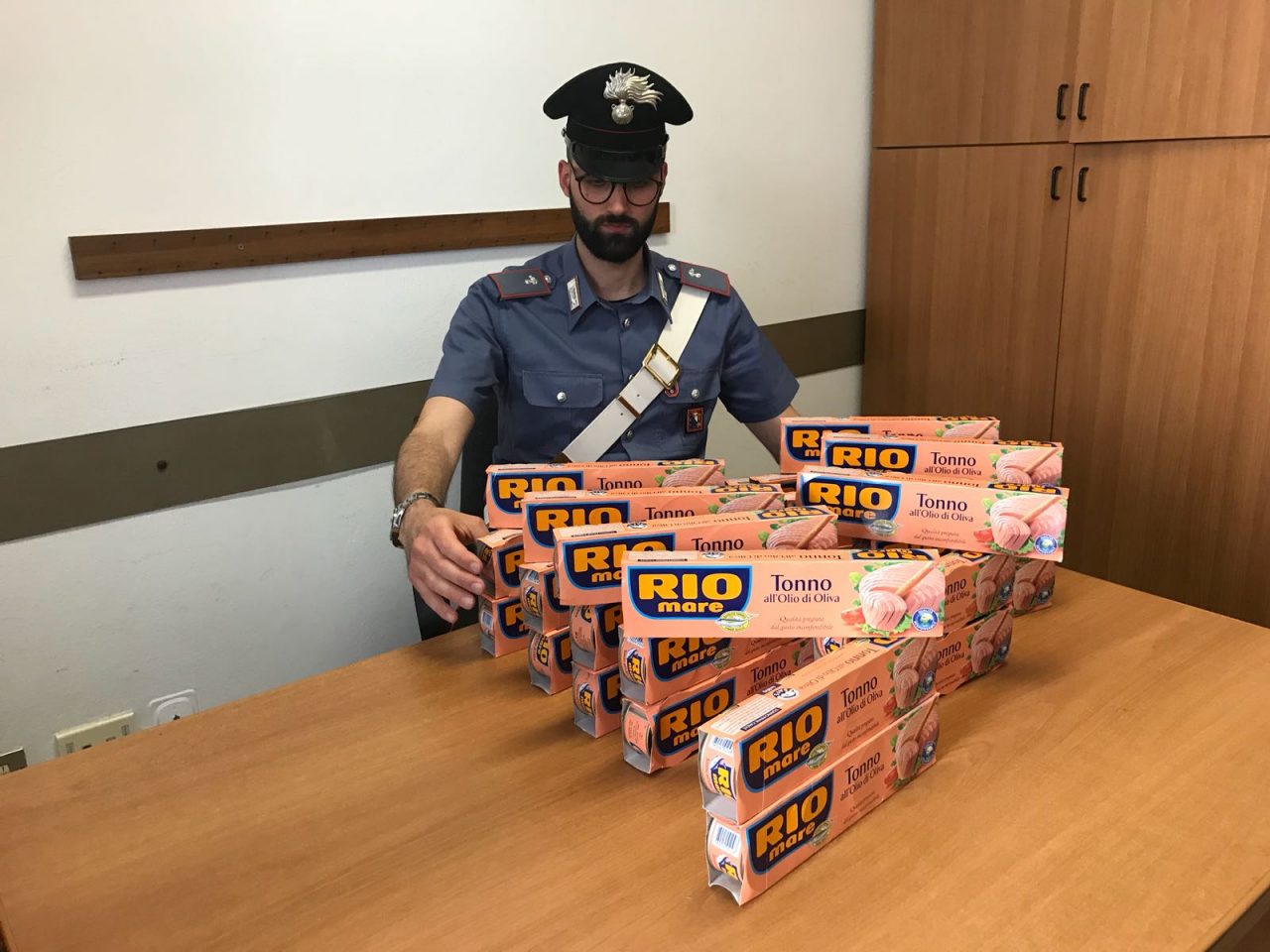 Banda del tonno fermata in un supermercato di Leini