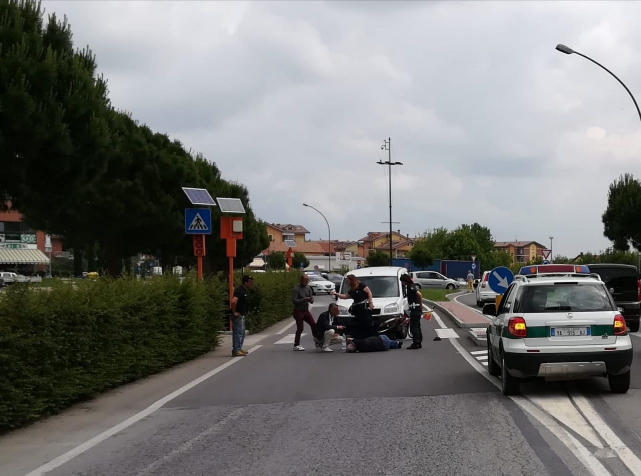 Ciclista investito in viale Europa ricoverato in ospedale