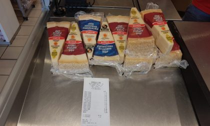 Ladri di parmigiano al supermercato