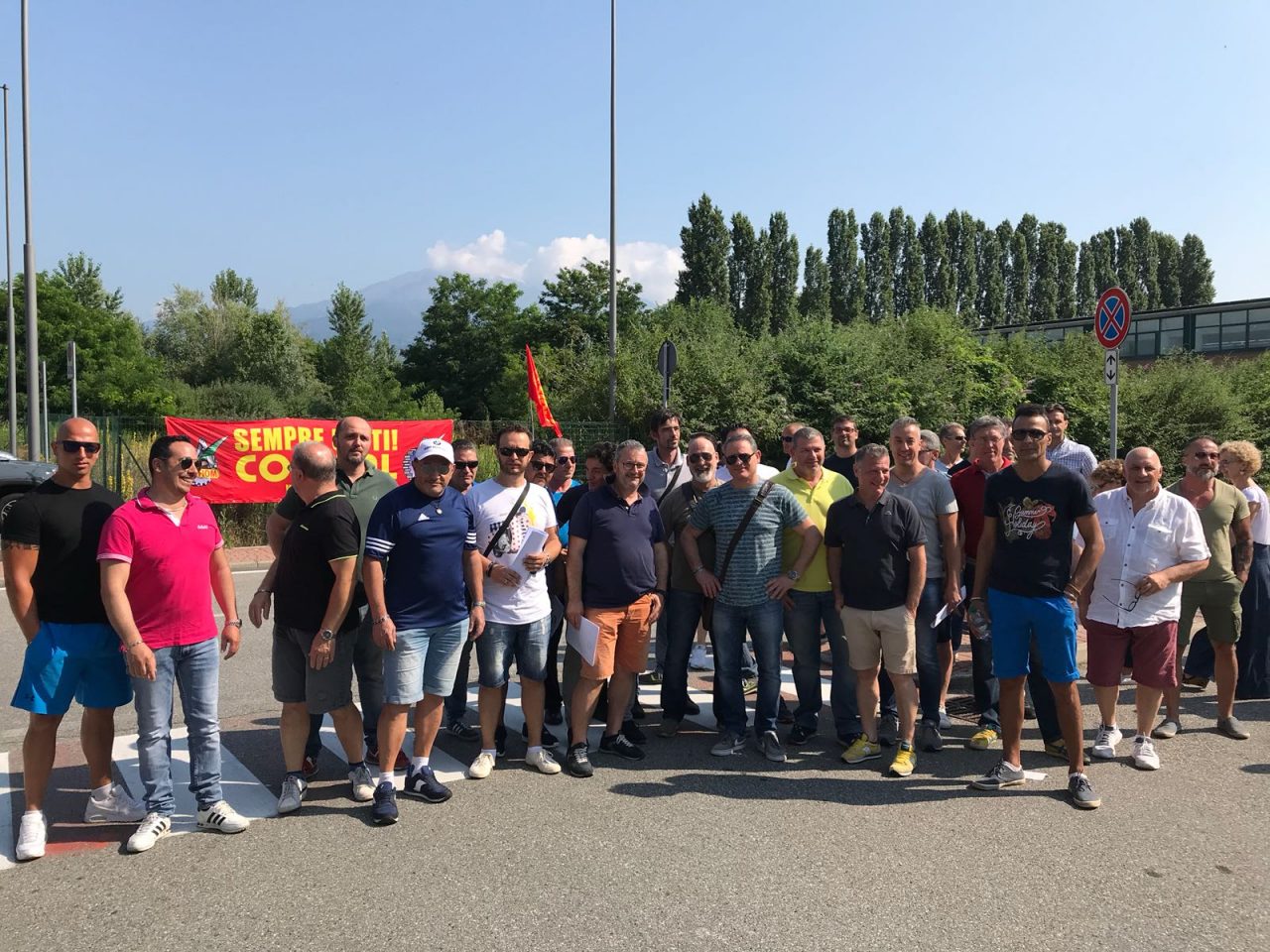 Comital di Volpiano lavoratori in presidio davanti al Tribunale di Ivrea
