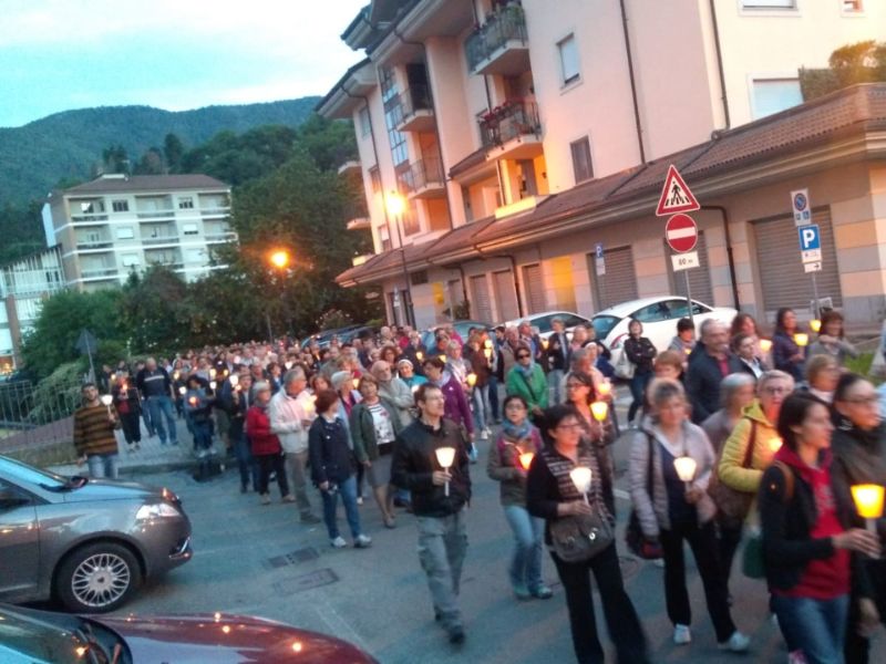 Centinaia alla fiaccolata  per Aldo e Antonio