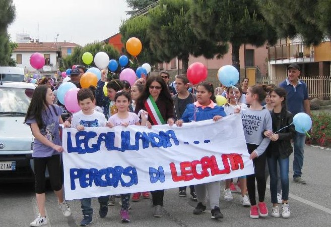 Marcia per la Legalità tanti ragazzi per le vie di Leini