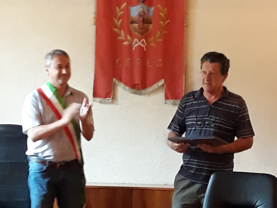 Mauro Poma premiato per 30 anni di impegno per la collettività