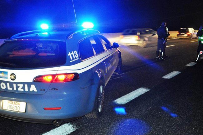 Arrestato dopo aver perseguitato una donna