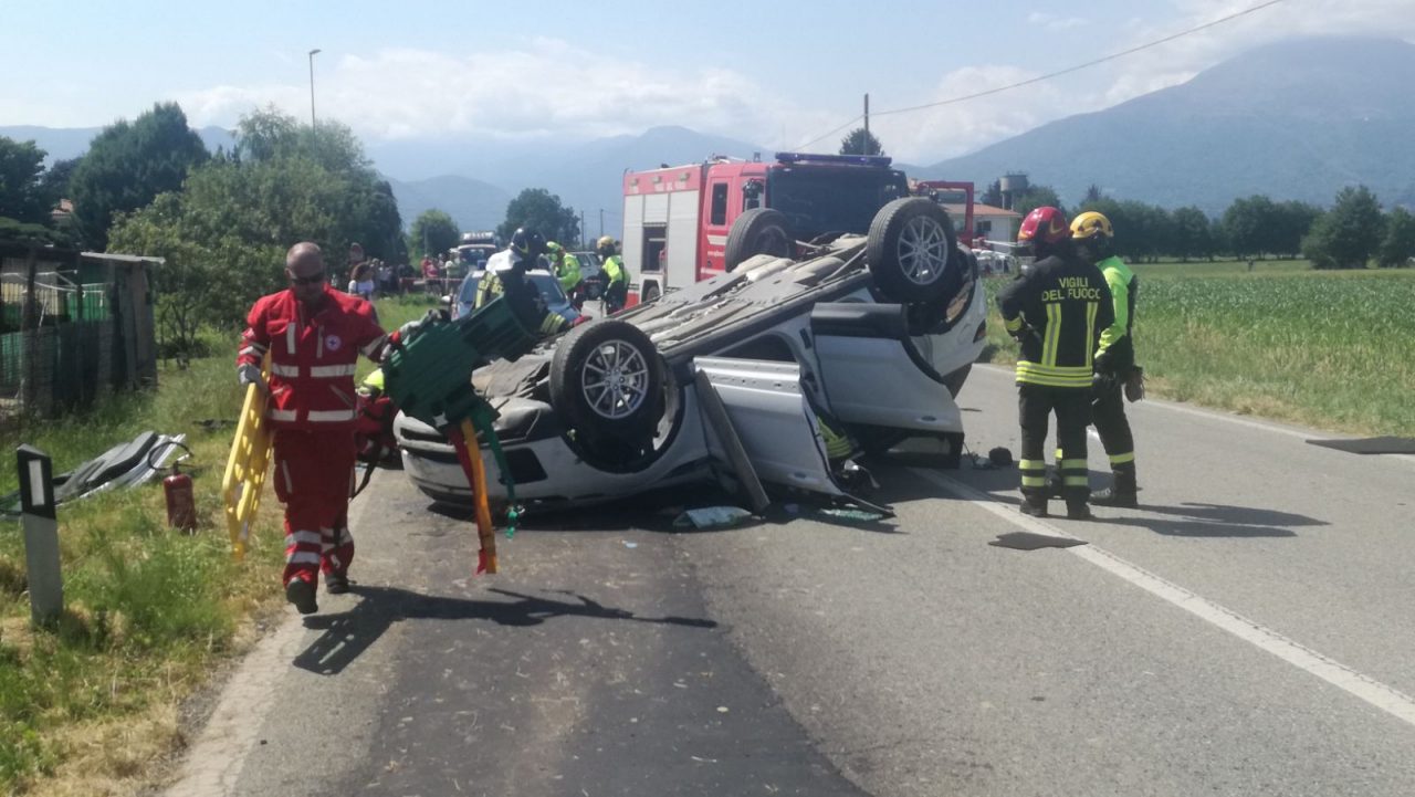 Auto contro moto sulla provinciale, un morto | FOTO e VIDEO