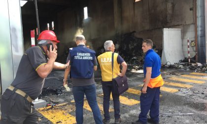 Incendio discarica Druento nella notte | FOTO