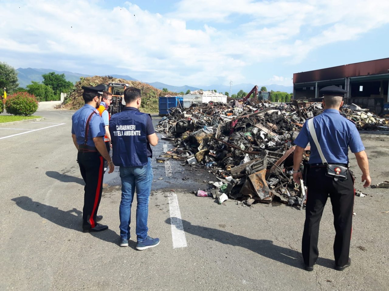 Incendio discarica Druento nella notte
