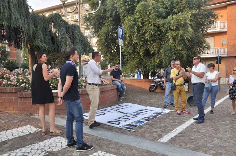 Caso Pd è “scontro” in piazza