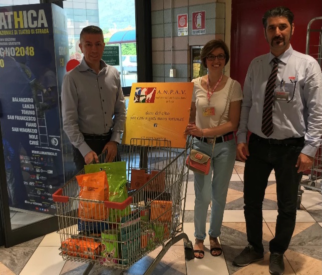 Dona la spesa a Cuorgnè riuscita raccolta solidale per gli animali