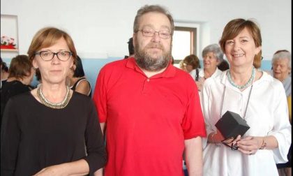 Tre insegnanti festeggiano l'arrivo della meritata pensione