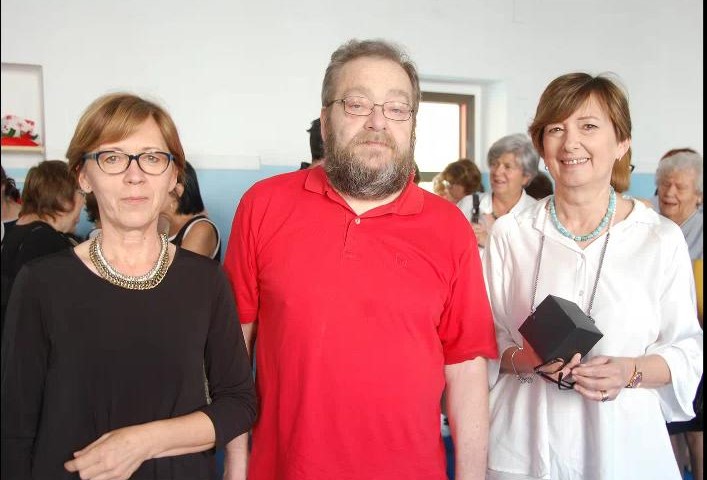 Tre insegnanti festeggiano l’arrivo della meritata pensione
