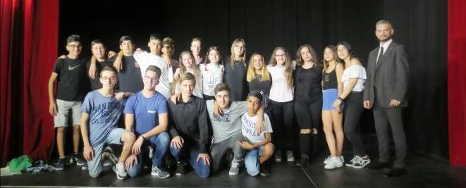 Leini, è andato in scena lo spettacolo scritto e recitato dagli studenti