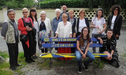 Ciriè, il Lions Club "firma" la panchina di viale Martiri Libertà | IL VIDEO