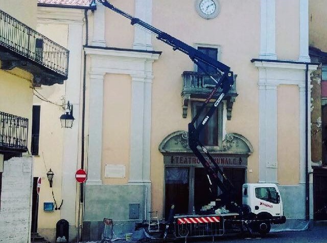 Teatro comunale di Cuorgnè quasi completati i lavori di tinteggiatura