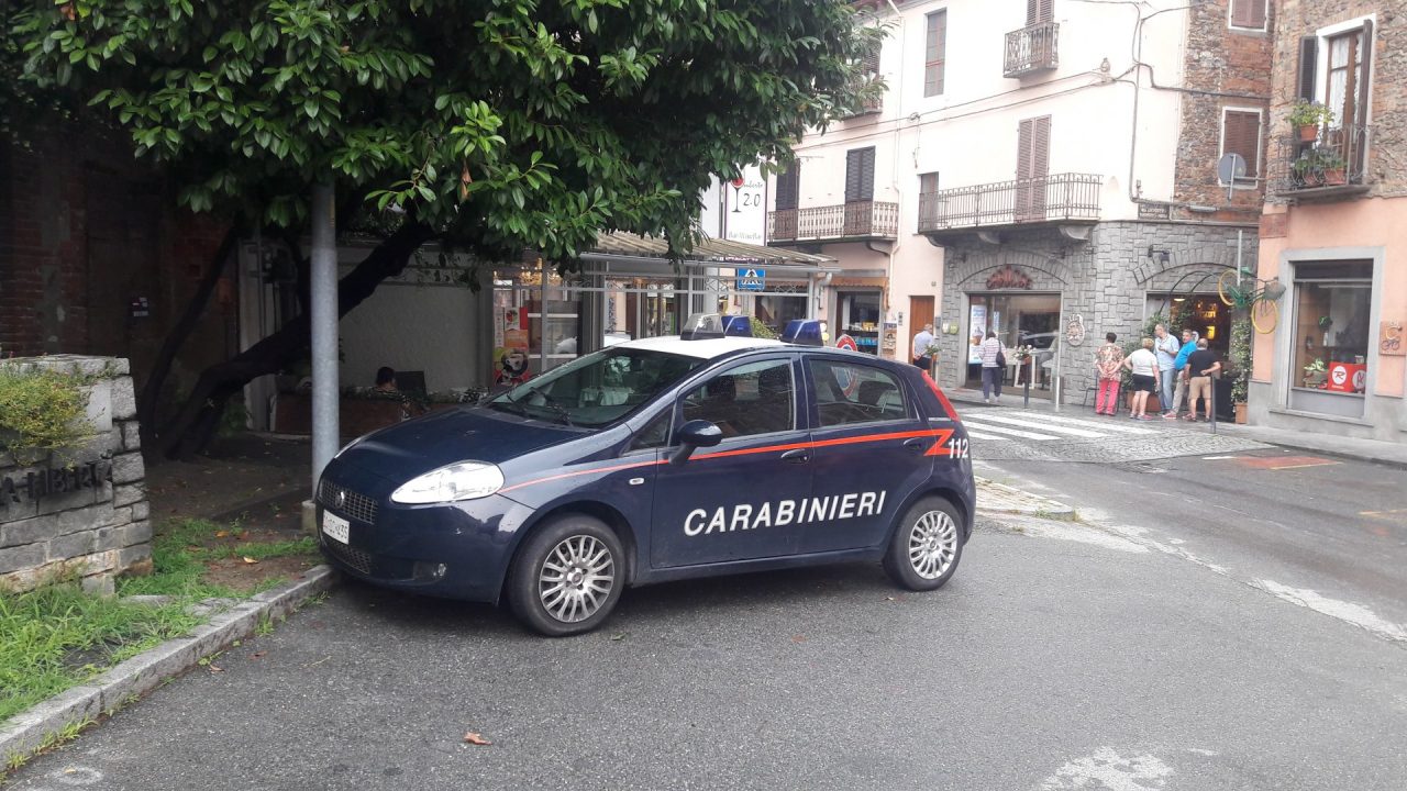 Creano terrore nei bar di Castellamonte, intervengono i carabinieri