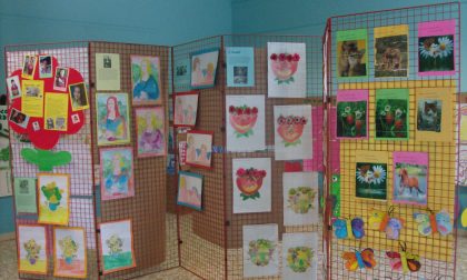Colore e arte fa centro: un successo la mostra realizzata dai bimbi delle scuole