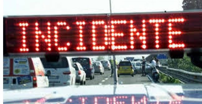 Scontro tra due auto sull’autostrada Torino-Aosta, un ferito