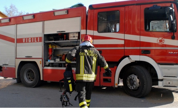 Cadavere nel fiume recuperato dai Vigili del fuoco