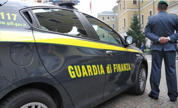 Auto di contrabbando sequestrate dalla finanza