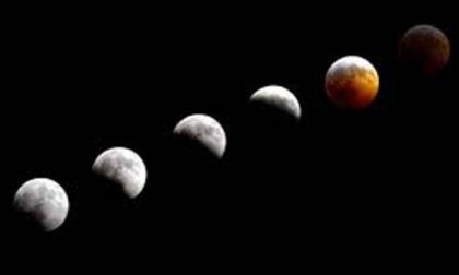 Eclissi di Luna, questa sera tutti col naso all'insù