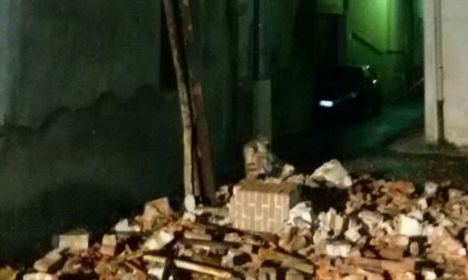 Crolla capannone in centro a frazione Vesignano