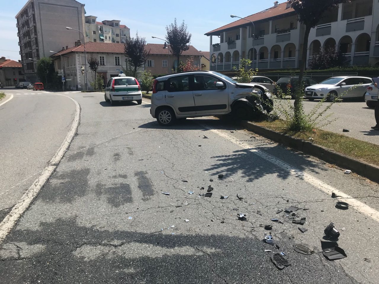 Incidente in centro a Favria, coinvolte due vetture